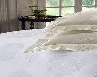 Luxury-Bed-Linen-ideas-for-Fall-20153.jpg