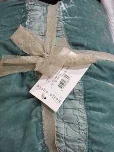 Bella-Notte-bed-pillows4.JPG