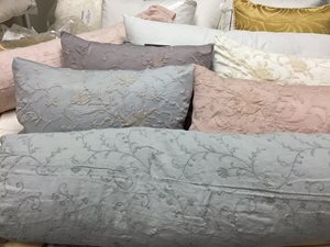 Bella-Notte-bed-pillows1.JPG