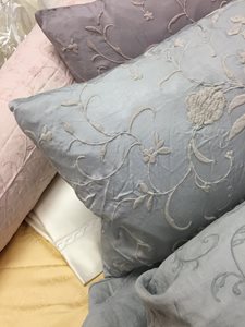 Bella-Notte-bed-pillows2.JPG